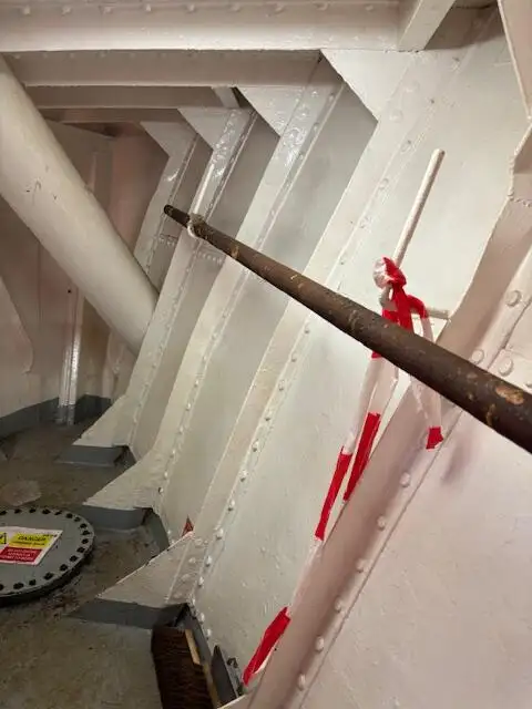 Tàu làm việc để bán