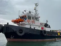 Tàu kéo để bán