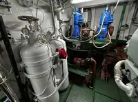Tàu kéo lưới để bán