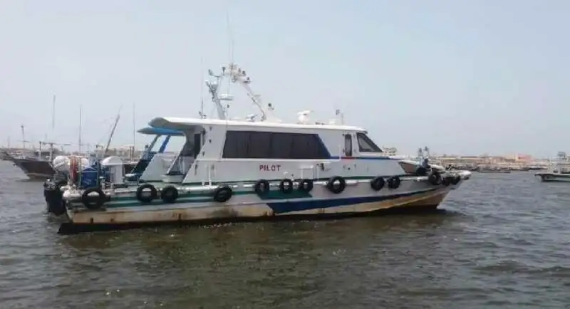 Tàu dẫn đường để bán