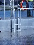 Tàu container để bán