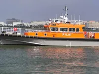 Tàu dẫn đường để bán