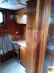 Tàu làm việc để bán