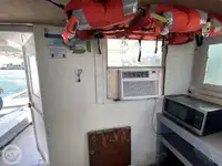 Tàu kéo lưới để bán