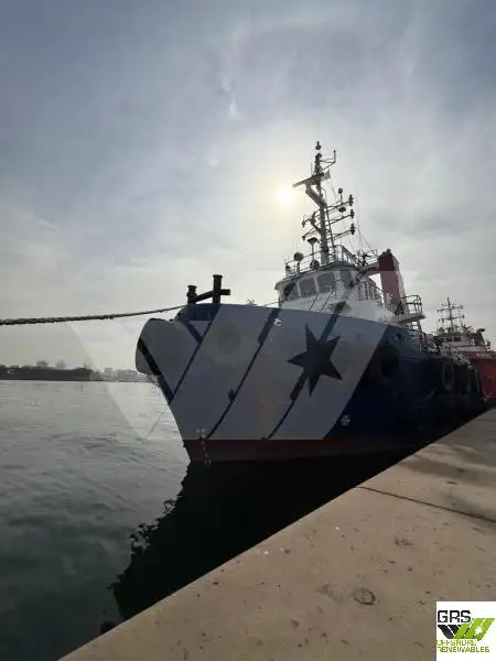 Tàu kéo để bán
