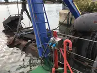 Tàu nạo vét để bán