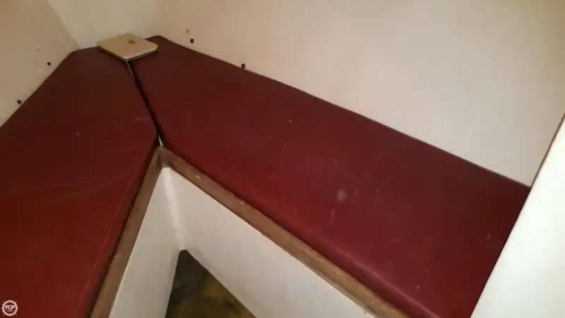 Tàu kéo lưới để bán