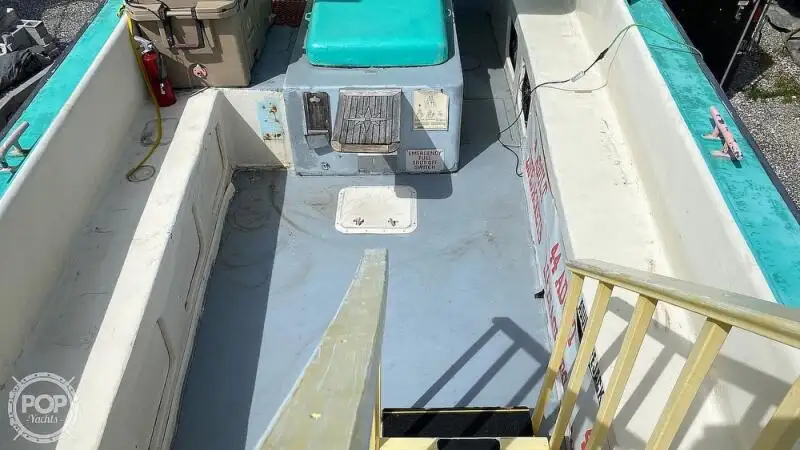 Tàu du lịch để bán