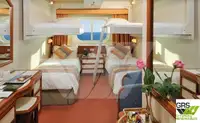 Tàu du lịch để bán