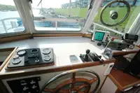 Tàu du lịch để bán