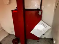Tàu làm việc để bán