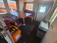 Tàu chở thủy thủ đoàn để bán