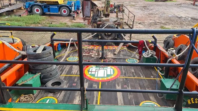 Tàu kéo để bán