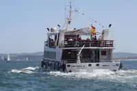 Tàu phà để bán
