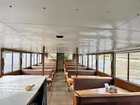 Tàu du lịch để bán