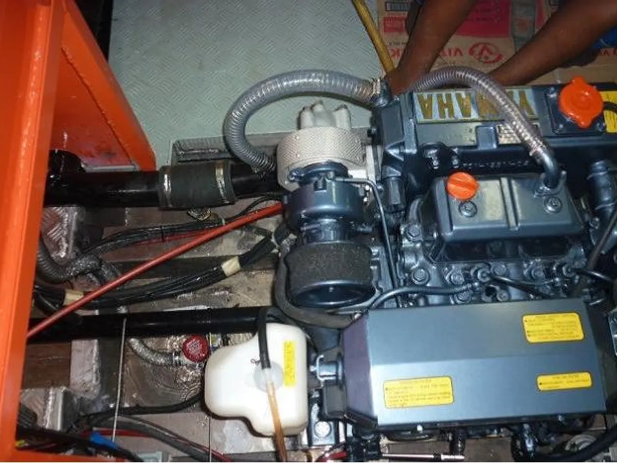 Tàu làm việc để bán