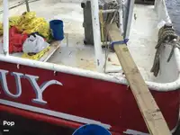 Tàu kéo lưới để bán
