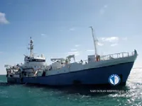 Tàu kéo lưới để bán