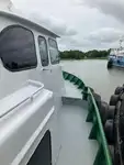 Tàu chở thủy thủ đoàn để bán