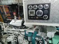 Tàu kéo lưới để bán