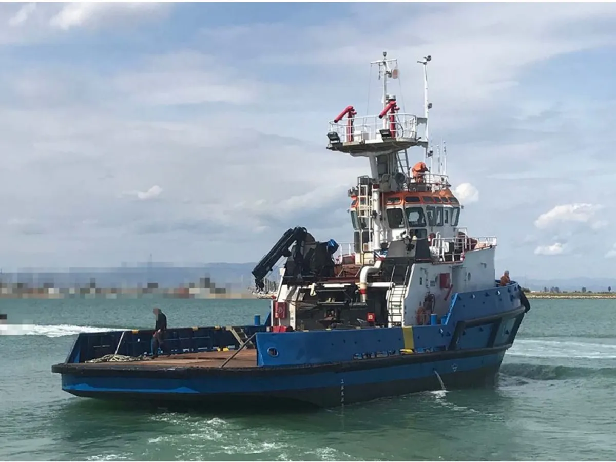 Tàu kéo để bán