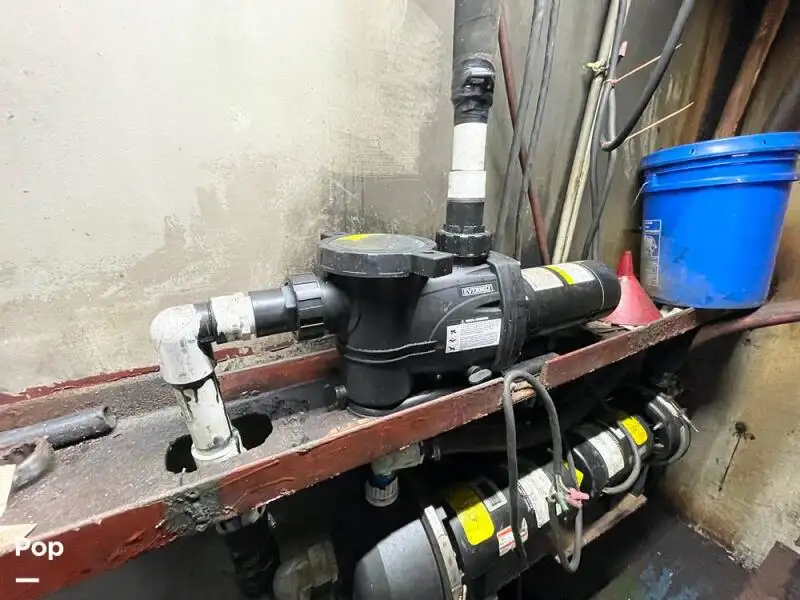Tàu kéo lưới để bán