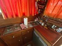 Tàu làm việc để bán