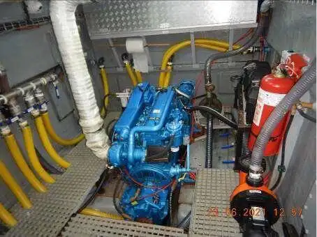 Tàu kéo lưới để bán
