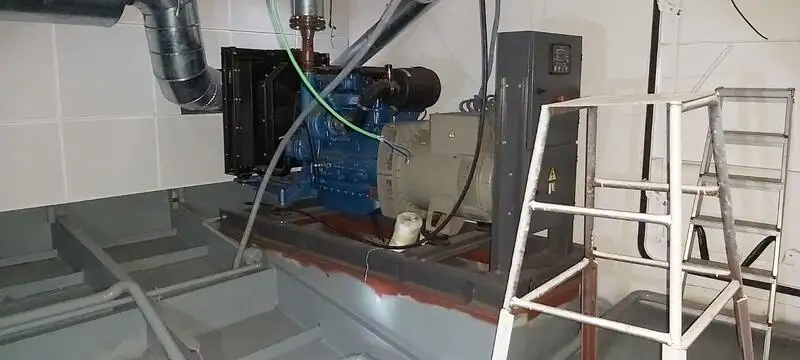 Tàu du lịch để bán