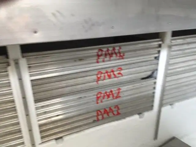 Tàu kéo lưới để bán