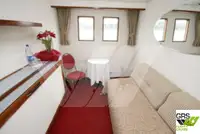 Tàu du lịch để bán