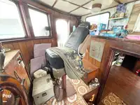 Tàu kéo lưới để bán