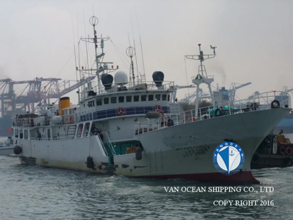 Tàu câu dài để bán