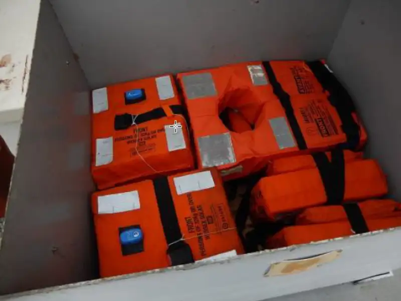 Tàu làm việc để bán