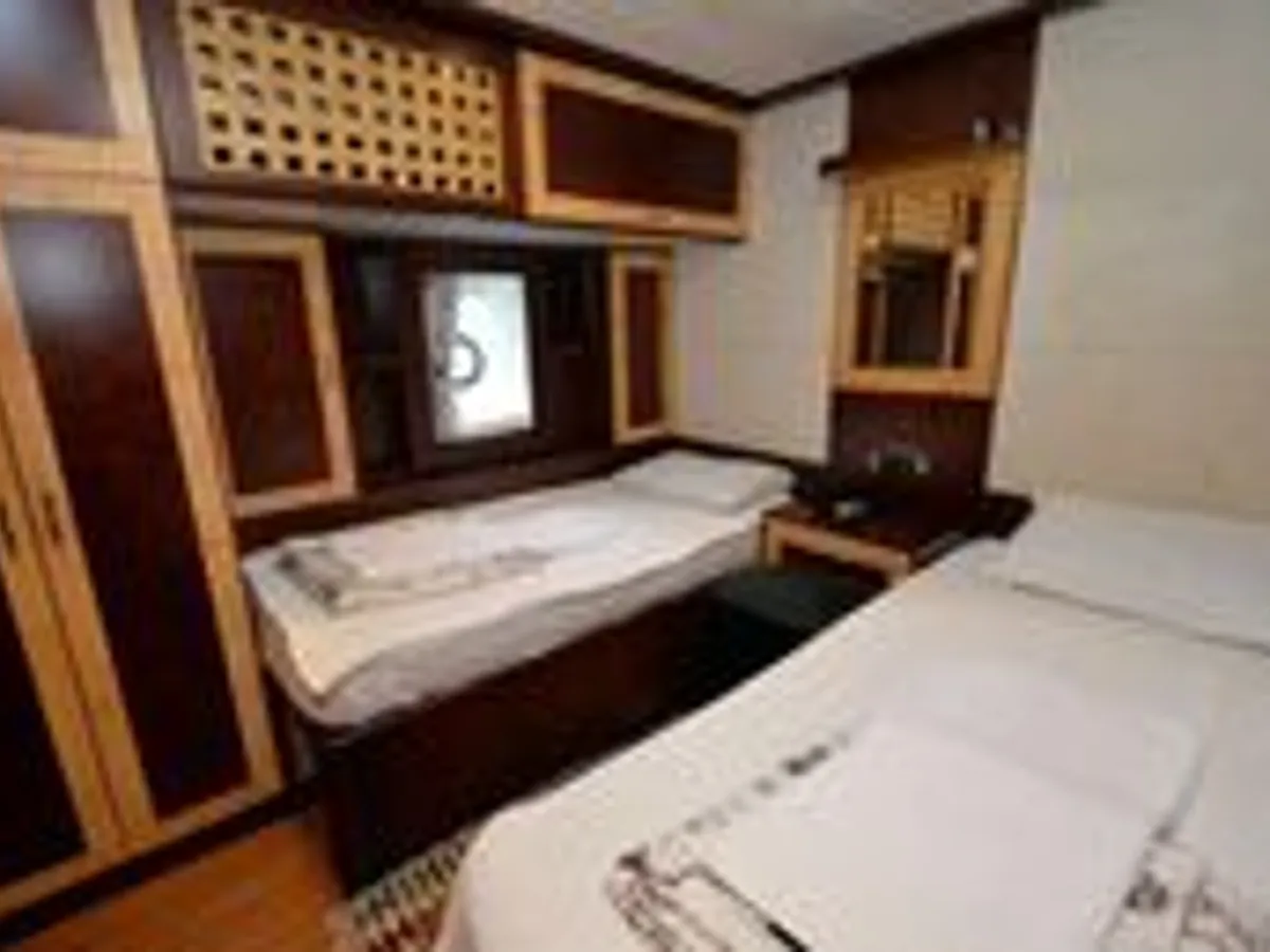 Du thuyền để bán