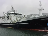 Tàu kéo lưới để bán