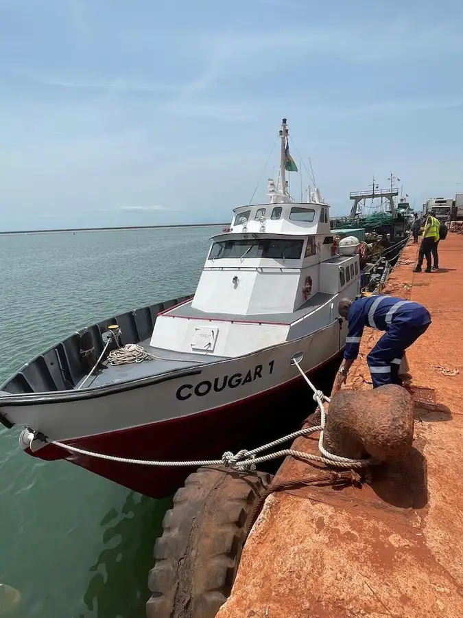 Tàu container để bán