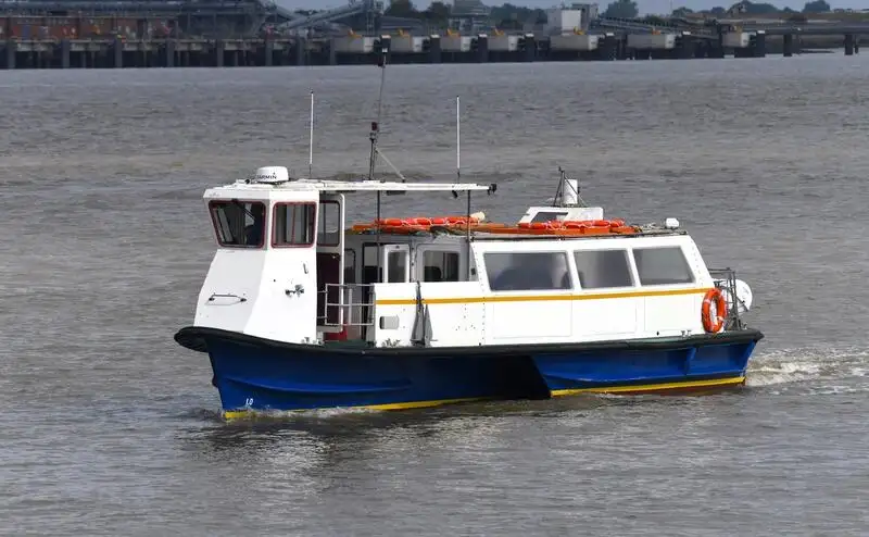 Tàu chở khách để bán