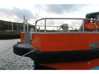 Tàu chở thủy thủ đoàn để bán