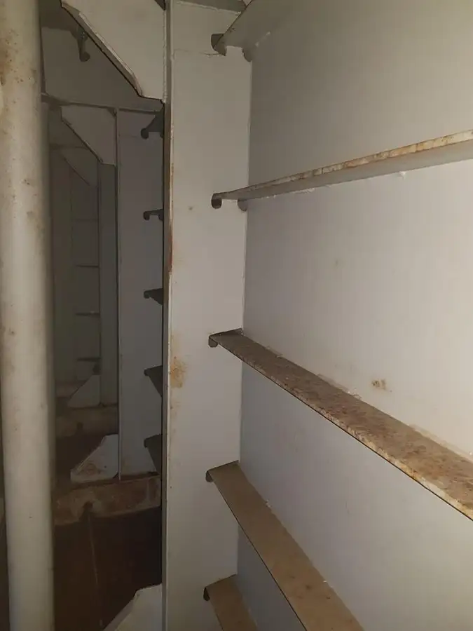 Sà lan để bán