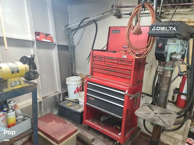 Tàu kéo lưới để bán