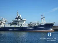 Tàu kéo lưới để bán