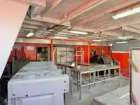 Tàu kéo lưới để bán