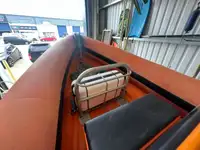 Tàu làm việc để bán