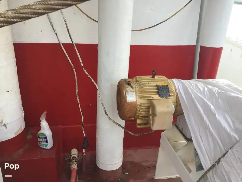 Tàu kéo lưới để bán