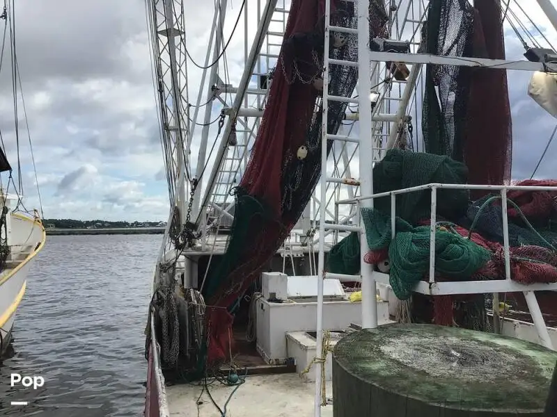 Tàu kéo lưới để bán
