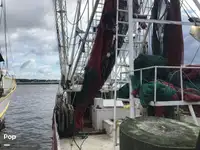 Tàu kéo lưới để bán