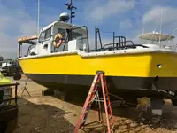 Thuyền làm việc rao bán