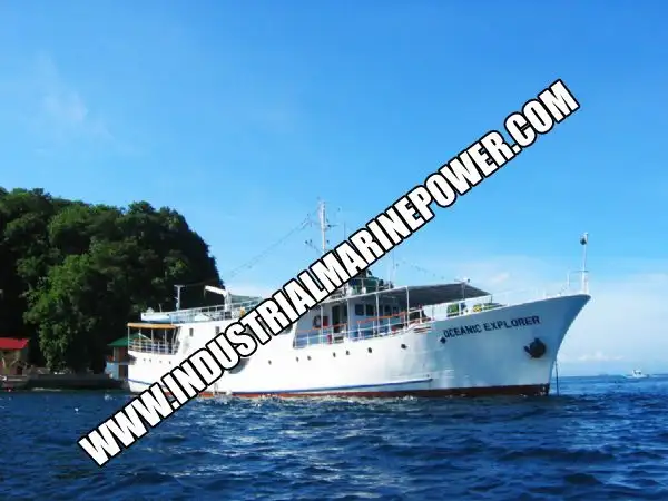 Tàu du lịch để bán