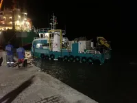 Tàu làm việc để bán